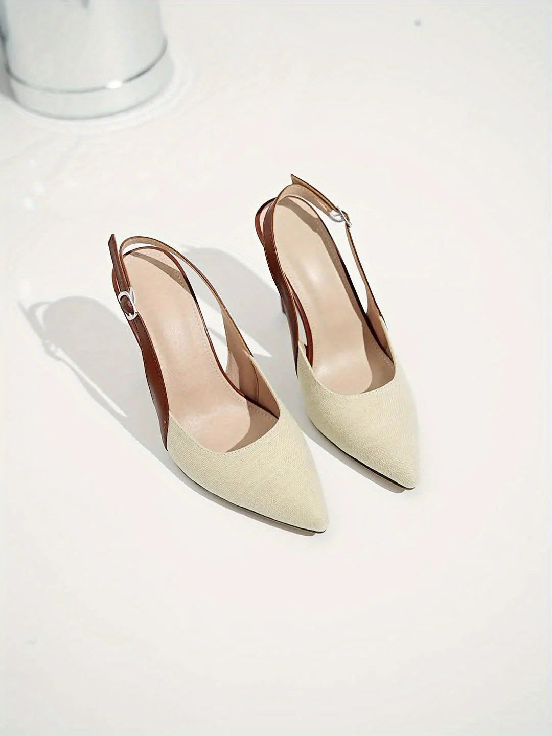 Sheila™ | Tacones con tira trasera en contraste