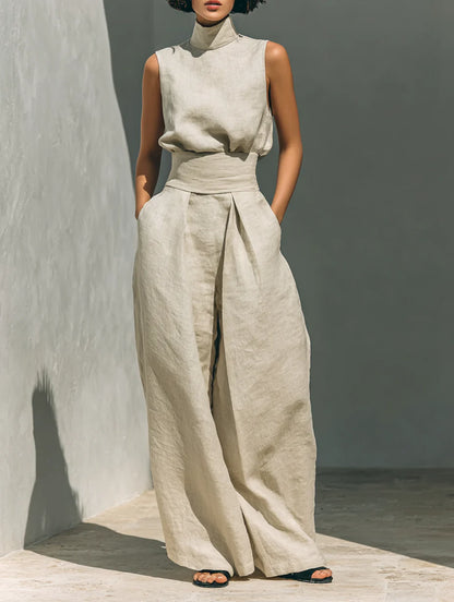 Conjunto compuesto por una blusa sin mangas y pantalones de pierna ancha en una mezcla de algodón y lino.