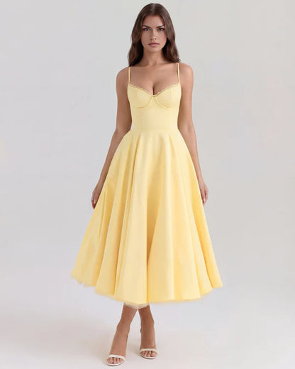 Selena | Vestido midi amarillo mantequilla con capas de tul y bolsillos secretos.